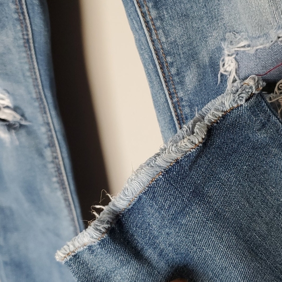 AE Tomgirl Stretch 9" High Rise distressed Jeans - Picture 4 of 9